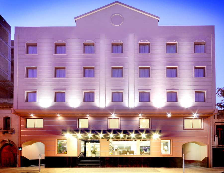 Hotel facade in Bahía Blanca